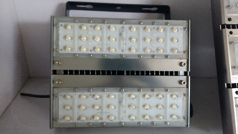 SD-30W 60W 90W 120W 180W 240W or 50W 100W 150W 200W 300W 400W|Flood LED(New).This series are good choose to replace traditional Street Light And Tunnel Light(SD Series)
