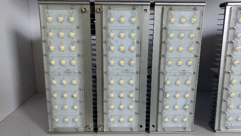 SD-30W 60W 90W 120W 180W 240W or 50W 100W 150W 200W 300W 400W|Flood LED(New).This series are good choose to replace traditional Street Light And Tunnel Light(SD Series)